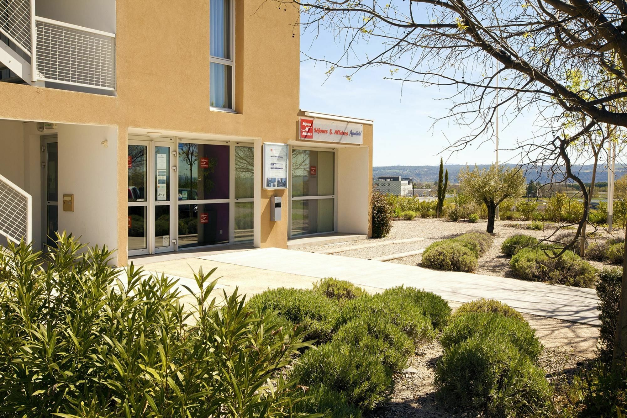 Apparthotel Sejours & Affaires Manosque Exterior foto